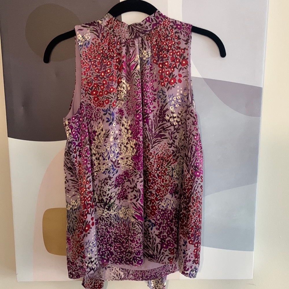 Sleeveless blouse
